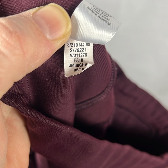 Athleta All In Crop Leggings in Maroon. - Picture 11 of 11